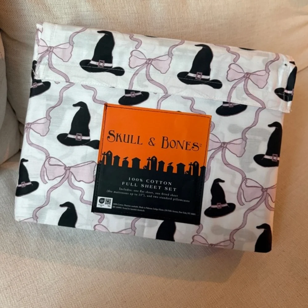Skull‎ & Bones Witch Hat and Pink Bows Full Sheet Set
